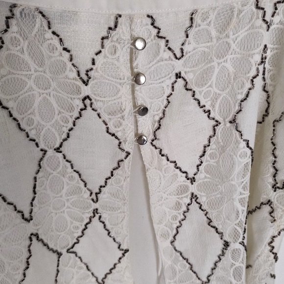 Nuon white crop top with cut off buttoned back and beads work on and lining in - Picture 4 of 6